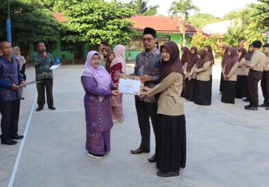 Bentuk Apresiasi dan Motivasi, Kepala MAN Asahan Berikan Piagam Juara Umum dan Juara Kelas