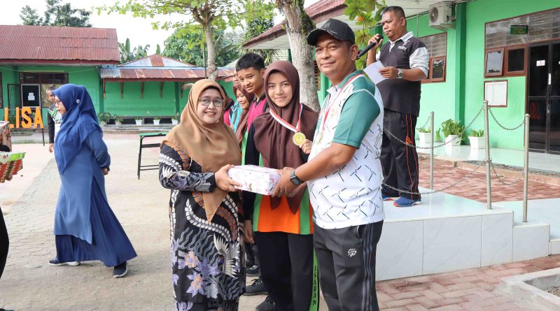 Kepala MAN Asahan Serahkan Hadiah Kejuaraan Petanque Antar Club se-Kabupaten Asahan