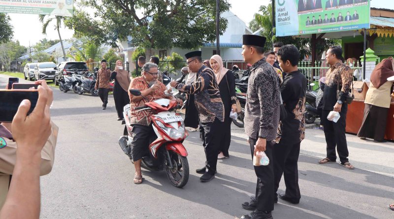 Warga MAN Asahan Bagikan 1.000 Paket Takjil pada Pekan Ramadan Mubarak Berdampak 1447 H